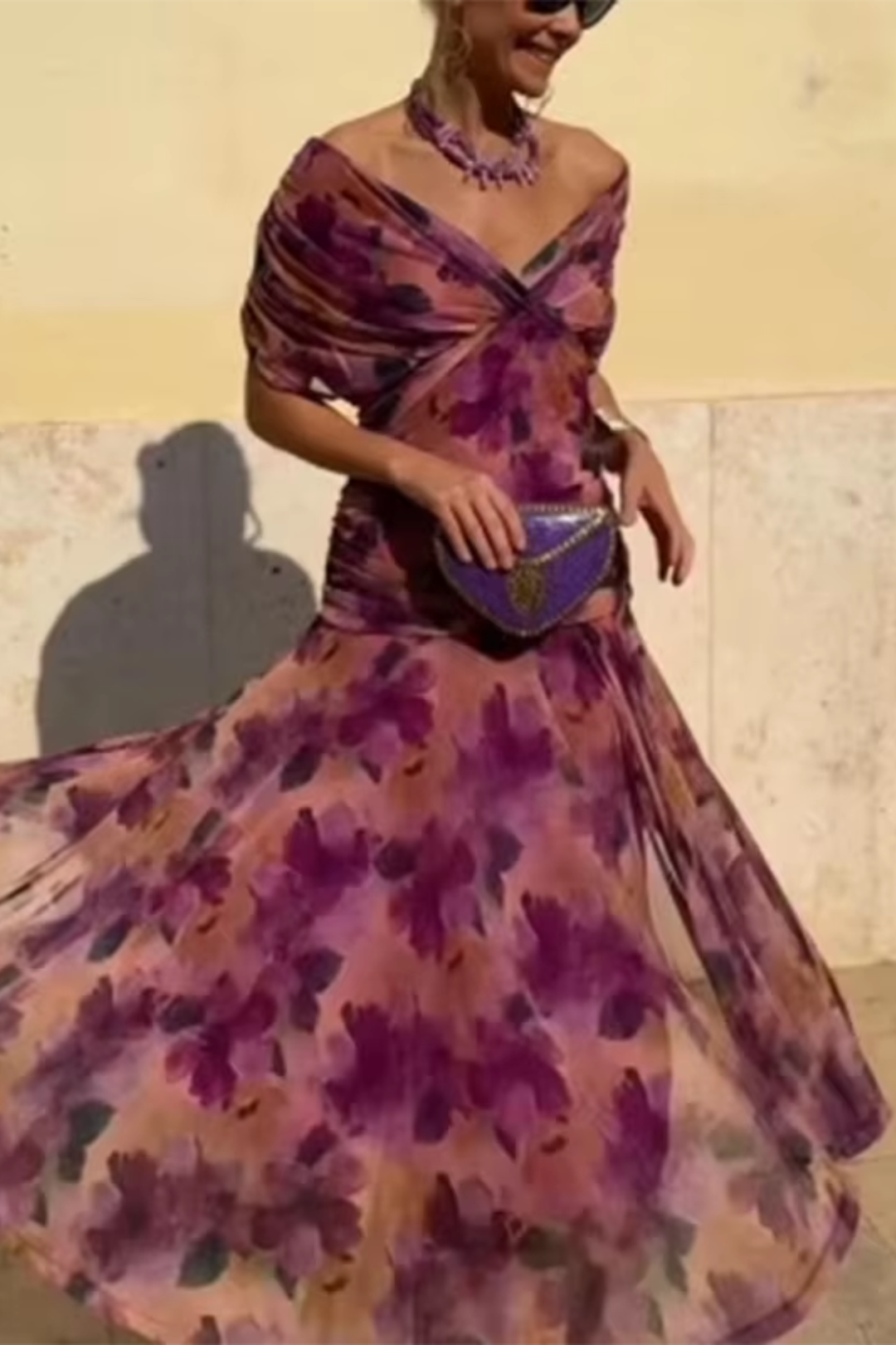 Elegantiška Maxi Suknelė Šventėms su V Formos Iškirpte
