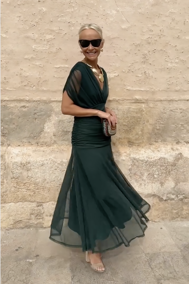 Suknelė su V formos dekoltė