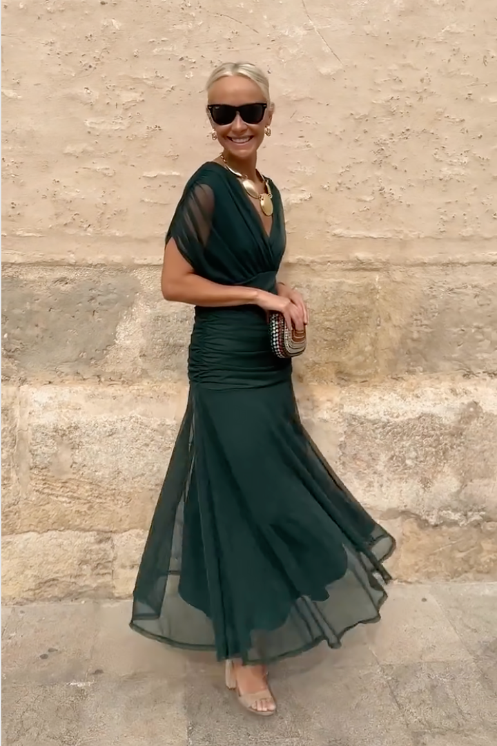 Suknelė su V formos dekoltė