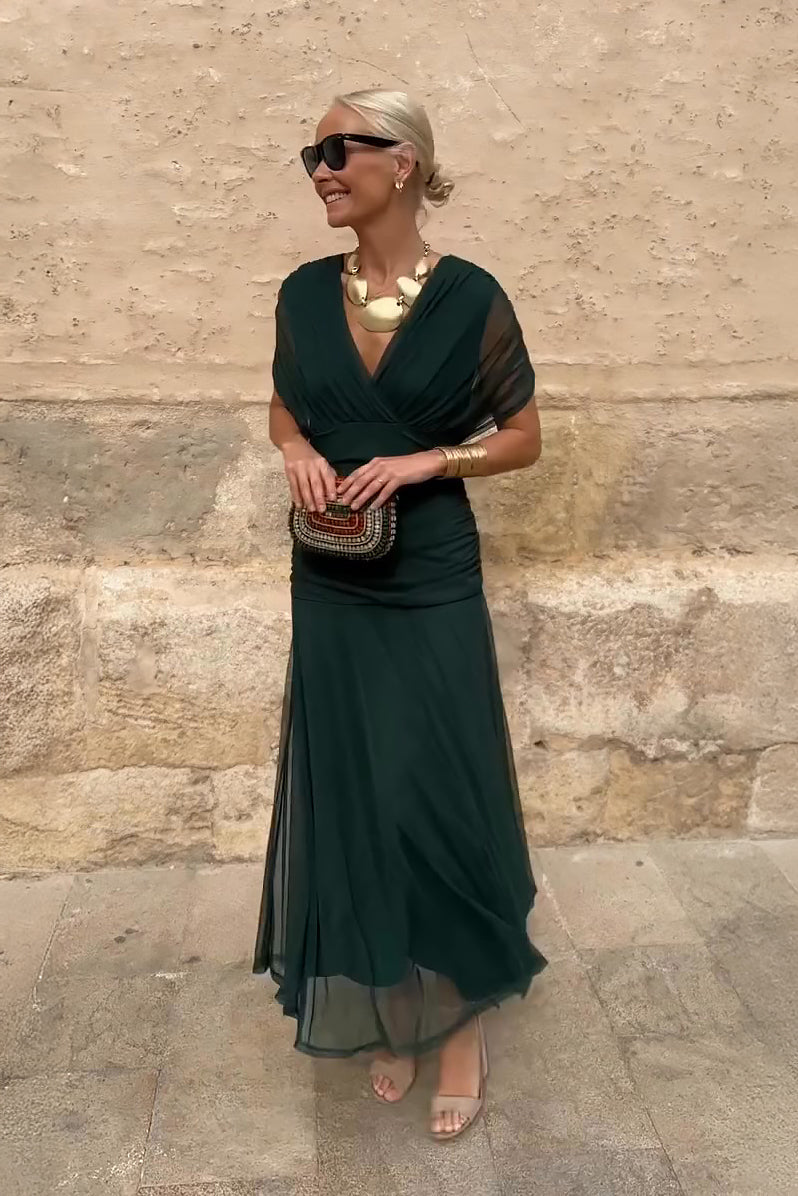 Suknelė su V formos dekoltė