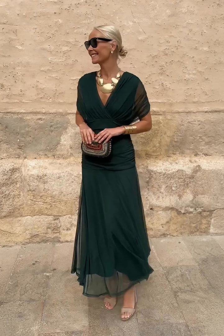 Suknelė su V formos dekoltė