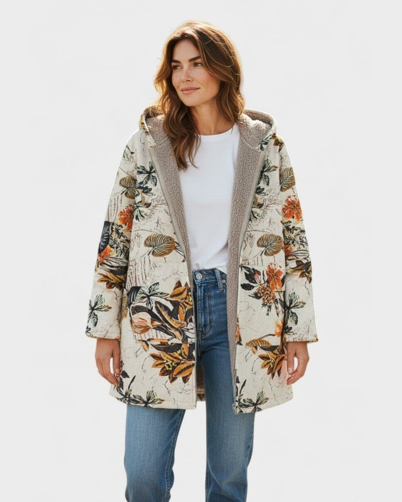 Elena – Boho-Sherpa-Kapučino apsiaustas su gėlių raštu